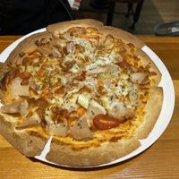 Hawaiian pizza at Mes Vegetarian Cafe 麥意斯咖啡蔬食 in Taichung