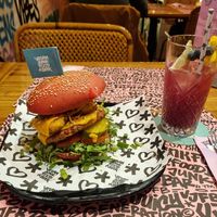 Notorious Sumo en Galaxy Lemonade mocktail at Vegan Junk Food Bar  - Rotterdam in Rotterdam
