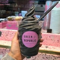 Helado de carbón activado at Green Republic in Mexico City