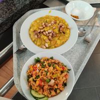 Above: dish of the day (curry). Below: bulgur salad at Mensa Veggie 2.0 - Die tiefgrüne Mensa in Berlin