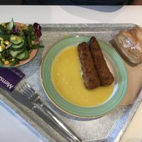 vegan vegetables crisps with vegan sauce, vegan apple bag and salad at Mensa Veggie 2.0 - Die tiefgrüne Mensa in Berlin