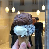 Cookies and Cream, & Chocolate with Brownie and Apricot Sauce 😍 at Veganista Ice Cream VIII in Vienna