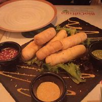 Tequeños con tres sabores diferentes acompañados de tres salsas diferentes, mi favorito, estaban buah taaaaan buenos, los necesito en mi día a día jdksjsjs at Sanissimo - Gran Via in Madrid