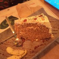 Carrot Cake, bruuuutal. Estaba increíble súper bien equilibrados todos los sabores y nada que envidiar al carrot cake no vegano. at Sanissimo - Gran Via in Madrid