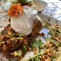 Baked potato with chili and jackfruit 🌶 at MIMO in Malaga