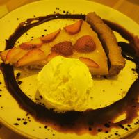 Lemon cake with strawberries at MIMO in Malaga