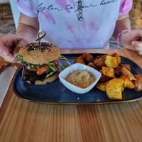 Burger und Wedges at MIMO in Malaga