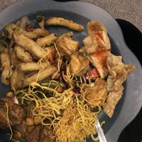 Recent takeaway: Veg wonton + sweet chilli sauce, crispy noodles, salt + chilli chips, crispy noodles, satay tofu & oyster mushroom rendang curry 😍  at Suissi Vegan Kitchen  in Glasgow