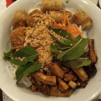 BO BUN at Le Petit Vegetarien in Paris