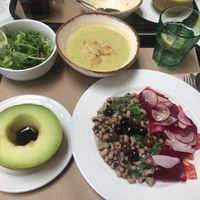 Chá frio, sopa de alho francês, salada de feijão frade e meloa. at A Praça in Sintra