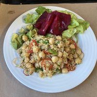 Chickpea, quinoa and avocado salad at A Praça in Sintra