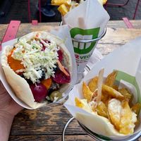 Sooooo tasty 🤤 at Maoz in The Hague