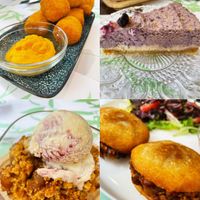 Arepas, tarta/cheesecake, crumble, croquetas at A Porta Verde in Santiago De Compostela