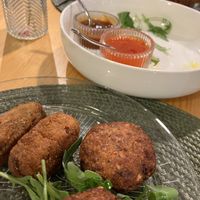 Mixteller mit Falafeln und Croquetas   at A Porta Verde in Santiago De Compostela