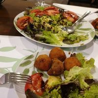 Avocado salad and mushroom and sweet potatoes croquettes half eaten at A Porta Verde in Santiago De Compostela
