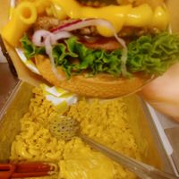 Mac and cheese burger at Honeybee Burger in Los Angeles
