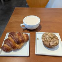 at Bru Coffeebar in Los Angeles