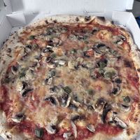 Vegane Pizza Funghi mit Kapern  at Allegro in Guenzburg