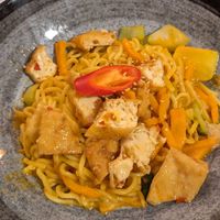 Tofu bowl with ramen noodles at Uncle Van - Steingasse in Salzburg