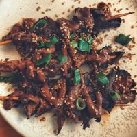 Brochettes de pleurotes grises, sauce satay, sésame et cébettes at Mōpa in Paris