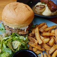 Burger w/portobello mushroom at Mōpa in Paris