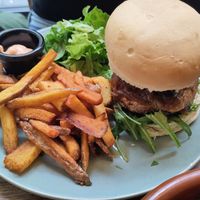 Burger at Mōpa in Paris