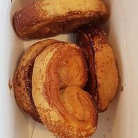 Pastries at Mōpa in Paris