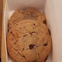 Vegan cookies at Mōpa in Paris