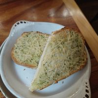 Fantastische garlic bread at Follow Your Heart Market & Cafe in Canoga Park