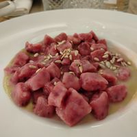 Gnocchi di rapa rossa in crema di porro at Orto in Gubbio