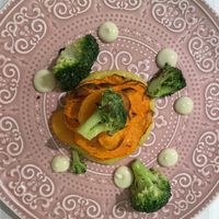 Millefoglie di patata dolce 🍠, salsa di cicerchia e broccoli 🥦   at Orto in Gubbio