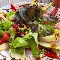 Ensalada pera, frutos rojos, endivias, frutos secos, lechega y pimientos at Cañada de Garachico in Tenerife
