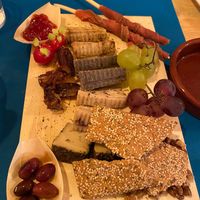 Tabla de quesos muy buena y variados  at CactusCat Bar in Barcelona