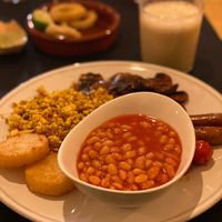 Es la segunda vez que vengo y esta vez quise venir con mi chico que es Británico para ver si lo podía trasladar a su país un poquito, y le encantó!!! (No siendo vengan)Repetire at CactusCat Bar in Barcelona