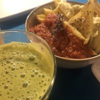 Patatas bravas y zumo del día  at CactusCat Bar in Barcelona