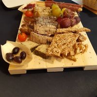 Tabla de quesos exquisita at CactusCat Bar in Barcelona