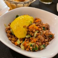 Ensalada de lentejas con aderezo de mango (incluida en el menú) at CactusCat Bar in Barcelona