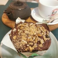 Muffin de chocolate at CactusCat Bar in Barcelona