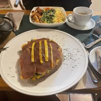 Tofu scramble and ham&cheese toast  at CactusCat Bar in Barcelona