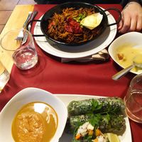 Rotllets vietnamites i fideuà at CactusCat Bar in Barcelona