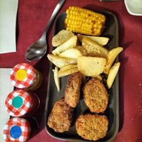 Nuggets, papas y maiz #Veganuary at CactusCat Bar in Barcelona