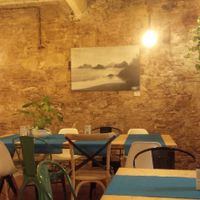 The nice atmosphere captured in a picture at CactusCat Bar in Barcelona