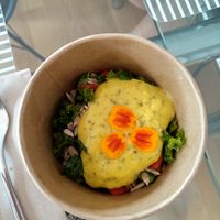 Ensalada que viene con la lasaña at CactusCat Bar in Barcelona