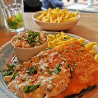 Smażony wegański ser, sos tatarski, coleslaw i frytki at Falla in Slupsk