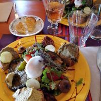 Vegan salat at L'Amandier Rose in Bargeme