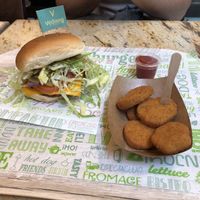 Chili cheeseburgers and nuggets  at Vedang - green burger | Mall of Berlin in Berlin