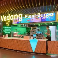 Storefront at Vedang - green burger | Mall of Berlin in Berlin