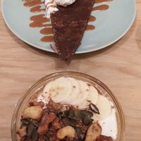 Crepe de trigo sarraceno y yogur con granola at Bar Hola Flora in Burgos