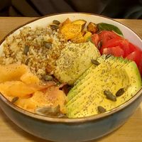This one is salmon, I had a similar bowl with felafel at Bar Hola Flora in Burgos