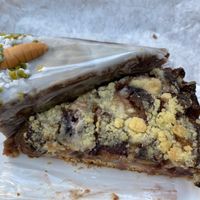 Plum crumble  at Das Rieberg in Karlsruhe